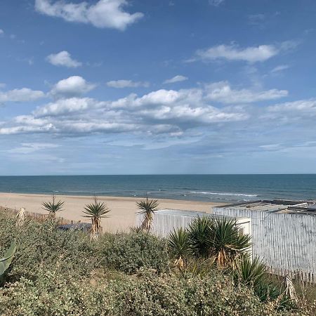 Nid Douillet Dans Les Coursives Du Village Naturiste Du Cap D Agde Exterior foto
